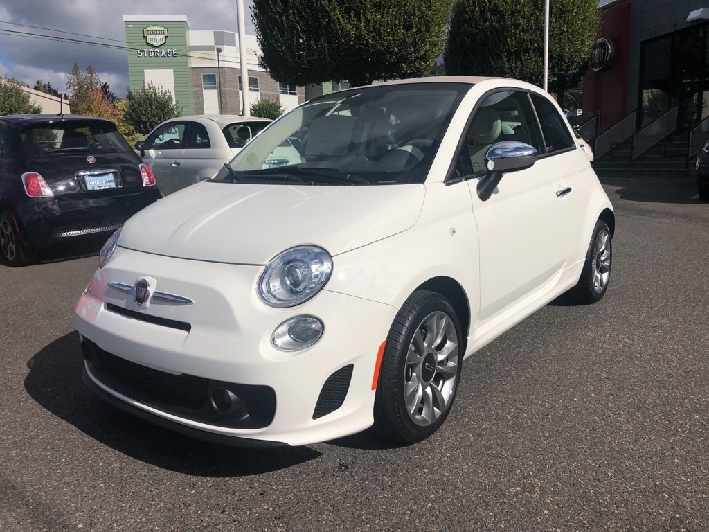 New 2018 FIAT 500 Lounge Convertible in Portland F0618000